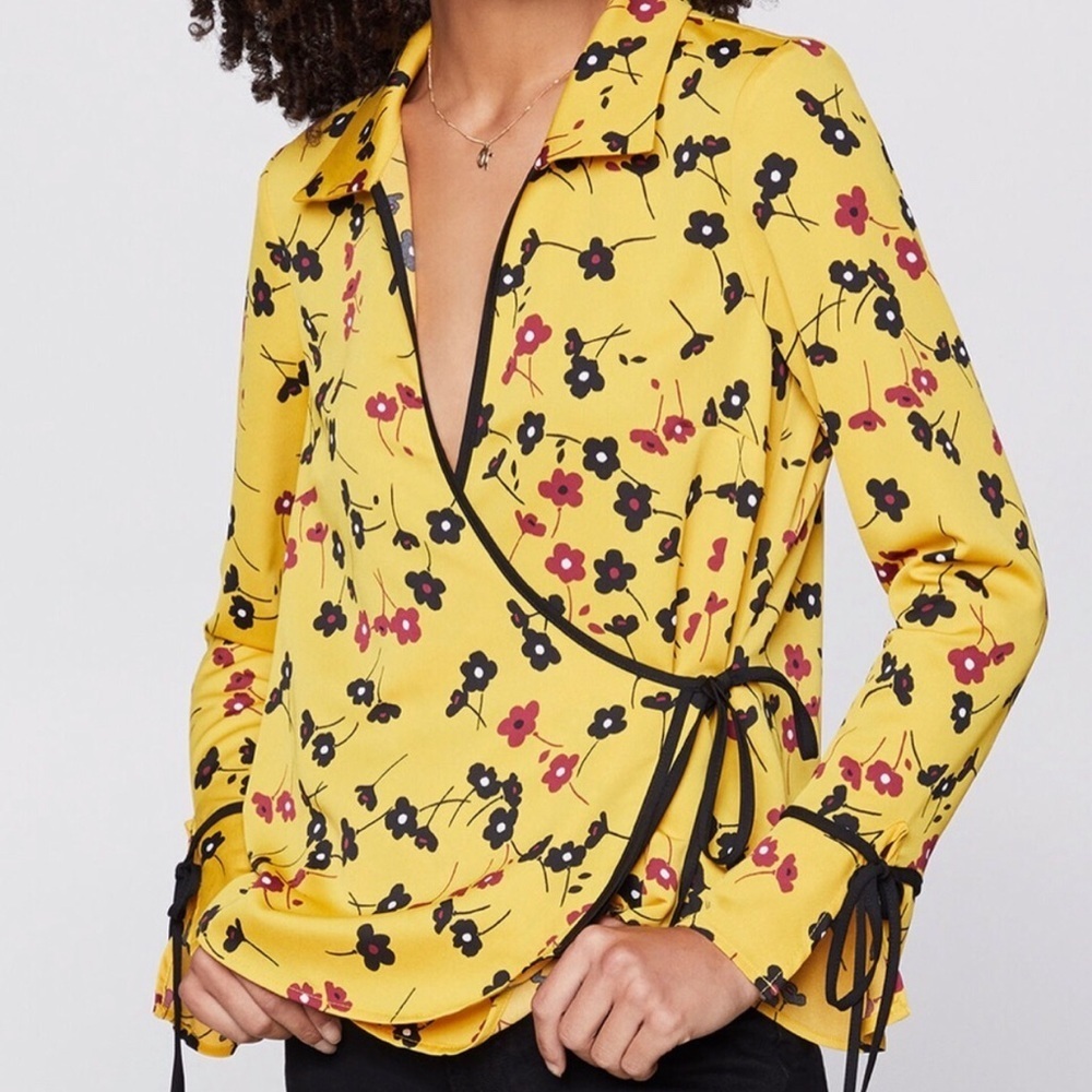 BCBGeneration floral V-Neck long sleeve wrap top size S